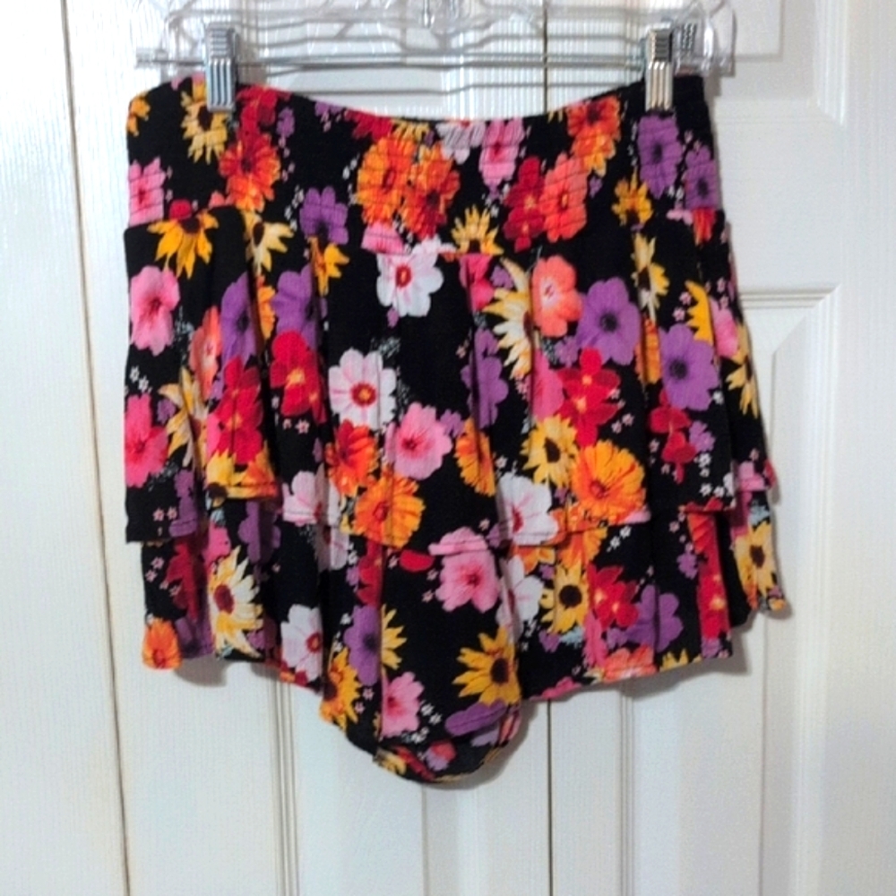 Torrid Set Of 2 Pairs Of Shorts Floral And Black